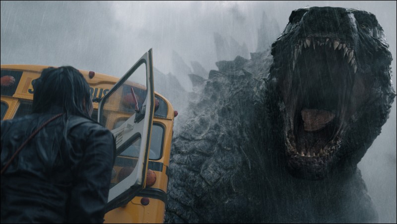 Cate Randa face &agrave; Godzilla dans Monarch : Legacy of Monsters
